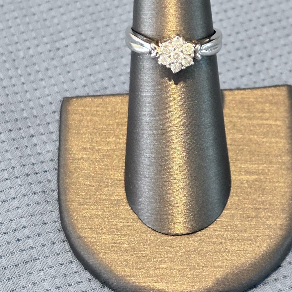 Elegant 14k white gold and Diamond Cluster Ring